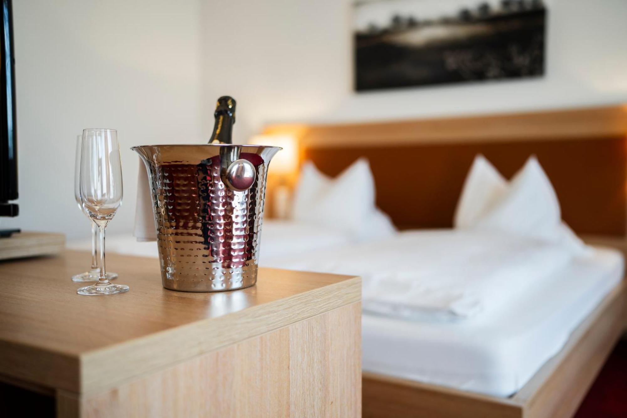 Hotel-Gasthof Rose Oberkirch  Dış mekan fotoğraf