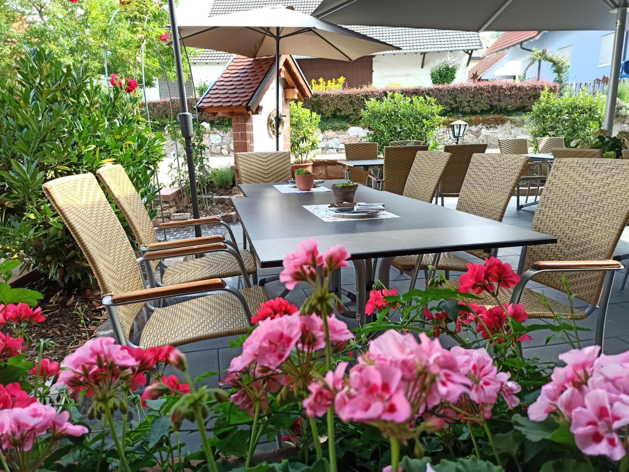 Hotel-Gasthof Rose Oberkirch  Dış mekan fotoğraf