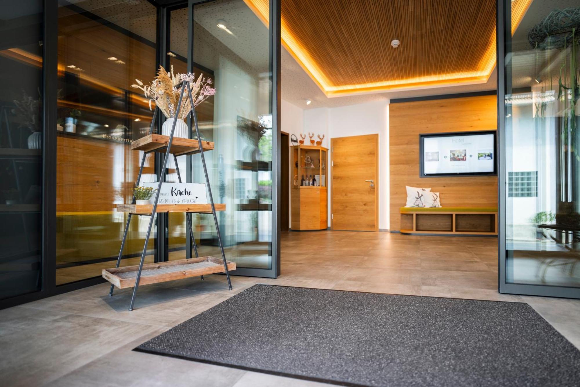 Hotel-Gasthof Rose Oberkirch  Dış mekan fotoğraf