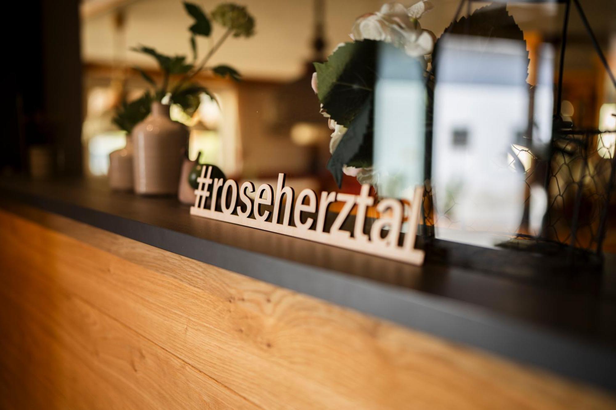 Hotel-Gasthof Rose Oberkirch  Dış mekan fotoğraf